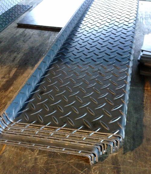 12-チェッカープレート・切断 + 曲げ